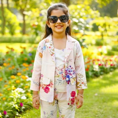 প্রিমিয়াম ৩ পিচের ব্লেজার সেট।